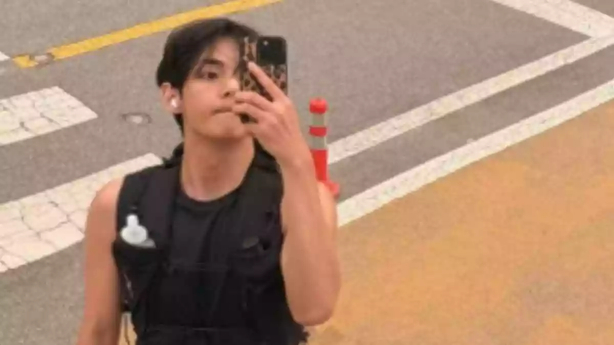 BTS’ V Posts Car Selfie From Hawaii Trip