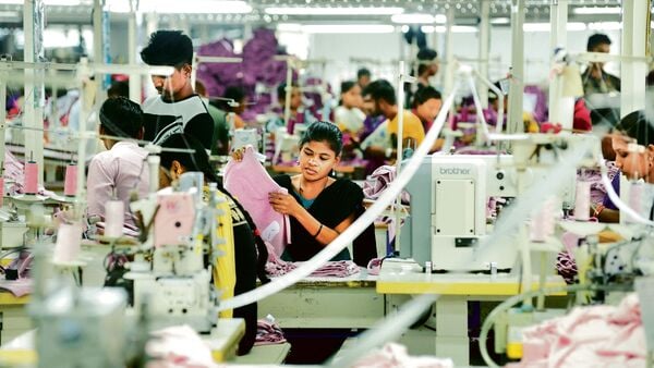 Cabinet boosts credit for small businesses with ₹5