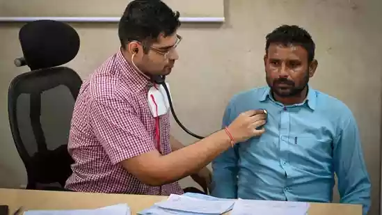 Cancer surgeon shares 6 food groups to reduce lung cancer risk due to pollution