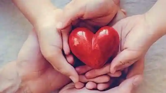 Cardiologist shares 6 top tips to protect your heart while feasting