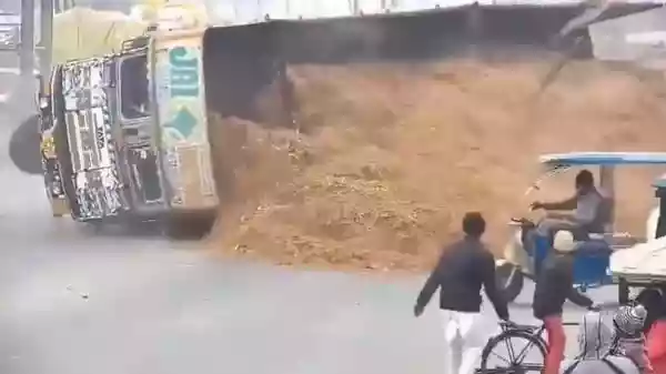 Caught on camera- Shocking visuals as out-of-control truck rams into Bolero