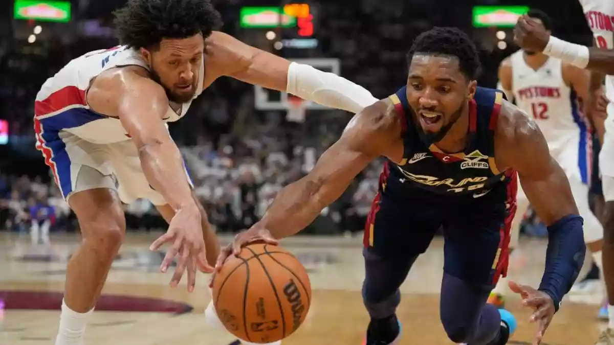 Cavs Roar Back At Pistons