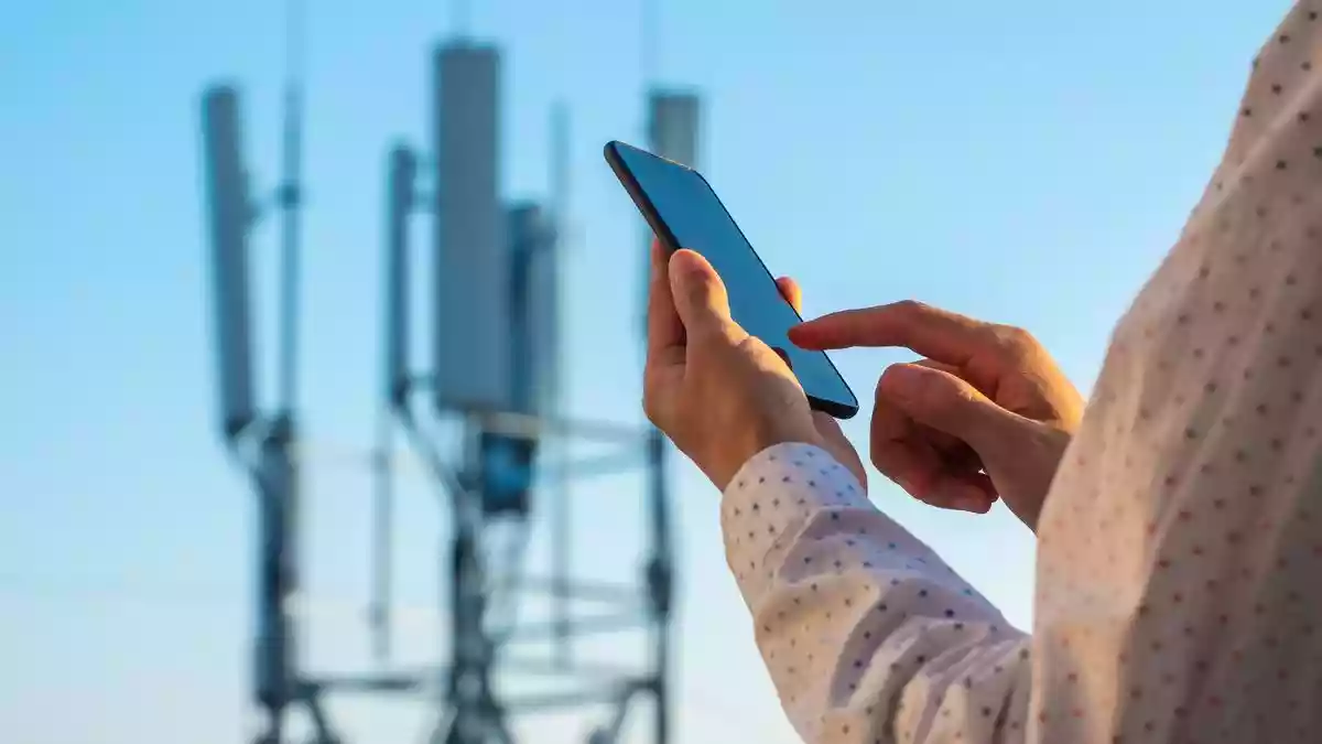 Centre proposes smartphone makers give source code in security overhaul