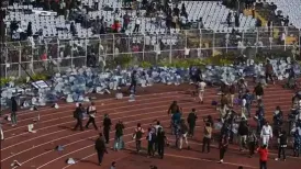 Fans at the Salt Lake stadium go on the rampage, not being able to see the football icon from the stands <b>Kolkata: </b>Billed as the GOAT show