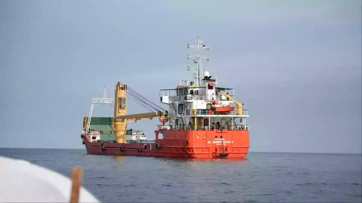 A tanker previously sanctioned by the United States and linked to China has passed through the Strait of Hormuz, becoming an early test of Donald Trump’s