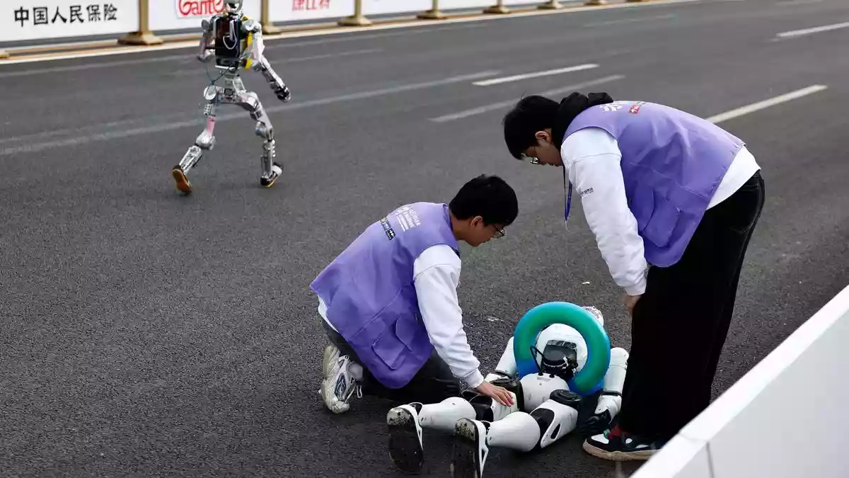 China seeks to rein in risks from AI