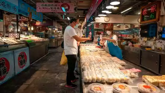 China street vendors donate a day’s earnings to help colleague with cancer