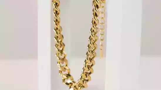 Chinese boy bites mom’s gold wedding chain into small parts