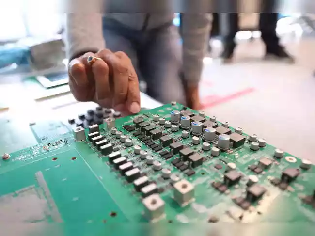 Artificial intelligence chip designer Broadcom said that it expects to sell at least 1 million chips by 2027 based on its stacked design tech