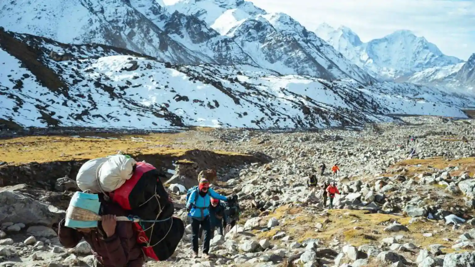 Clear skies, calm winds and a panoramic view of Himalayan peaks draped in snow - that is the autumn hikers on Mount Everest have come to love. Meteorologists say monsoon now stretches into autumn, which is traditionally mountain tourism season. And during this delayed tail end of monsoon, they have recorded at least one episode of extreme rainfall almost every year for the past decade, with mountain weather becoming dangerous.Clear skies, calm winds and a panoramic view of Himalayan peaks draped in snow - that is the autumn hikers on Mount Everest have come to love.But that seems to be changing.Meteorologists say monsoon now stretches into autumn, which is traditionally mountain tourism season. And during this delayed tail end of monsoon, they have recorded at least one episode of extreme rainfall almost every year for the past decade, with mountain weather becoming dangerous.Last weekend, a shock blizzard stranded hundreds of tourists near the eastern face of Everest for days in freezing temperatures at an altitude of more than 4,900m (16,000ft).