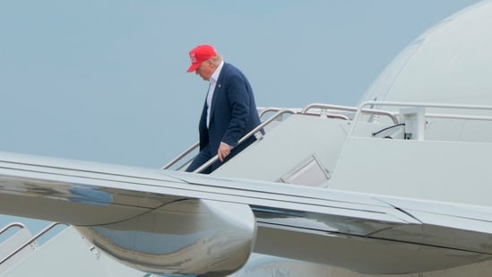 Concerns about Donald Trump's health have emerged, with experts suggesting signs of early-stage dementia. Questions about Donald Trump’s cognitive decline are a widespread topic now, with one mental health expert raising concerns that the 79-year-old U.S. president may be showing signs of early-stage dementia.