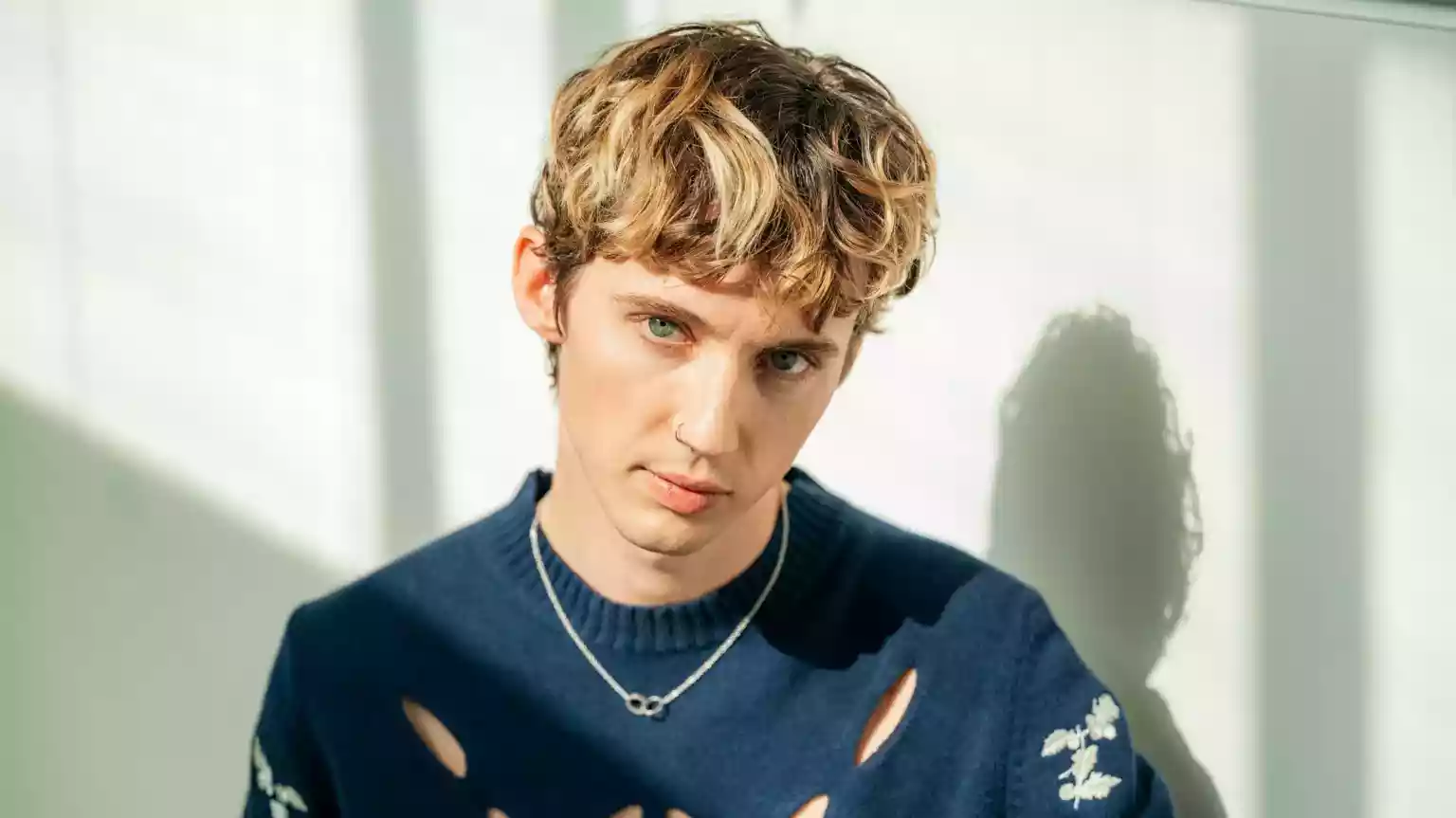 A cosmetic doctor who faced a backlash over a video picking apart pop star Troye Sivan's appearance says he 
