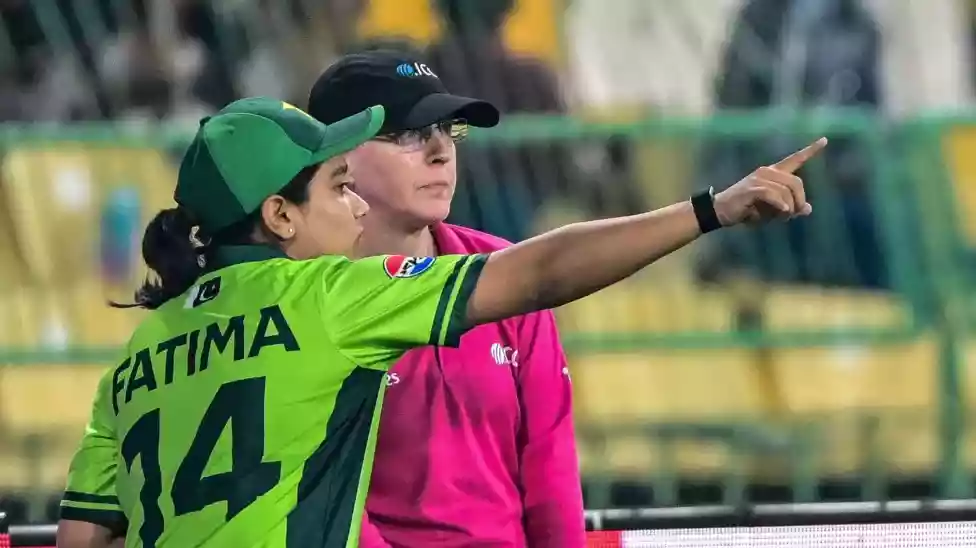 Cricket's lawmakers have explained why the umpires eventually made the correct decision in deeming Muneeba Ali to have been run out in Pakistan's defeat by India at the Women's World Cup on Sunday.</b> Pakistan's captain Fatima Sana protested after opener Muneeba was given out by the TV umpire, having lifted her bat from the crease as a throw hit the stumps.Cricket's lawmakers have explained why the umpires eventually made the correct decision in deeming Muneeba Ali to have been run out in Pakistan's defeat by India at the Women's World Cup on Sunday.</b>Pakistan's captain Fatima Sana protested after opener Muneeba was given out by the TV umpire, having lifted her bat from the crease as a throw hit the stumps.The Marylebone Cricket Club (MCC) says although some have cited law 30.1.2 and said Muneeba should have been not out because she had grounded her bat moments earlier, that law is only relevant when a batter is 