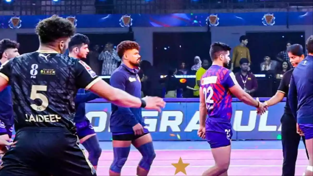 Dabang Delhi faced Haryana Steelers in the Pro Kabaddi League (PKL) 2025 match in Chennai on September 29 and won the fixture with a scoreline of 38-37. But what happened post the conclusion of the match surprised everyone. Players from both the teams didn't shake hands with each other, and the moment reminded everyone of the Asia Cup 2025, where Indian team players also refused to shake hands with Pakistani players in all three matches.
