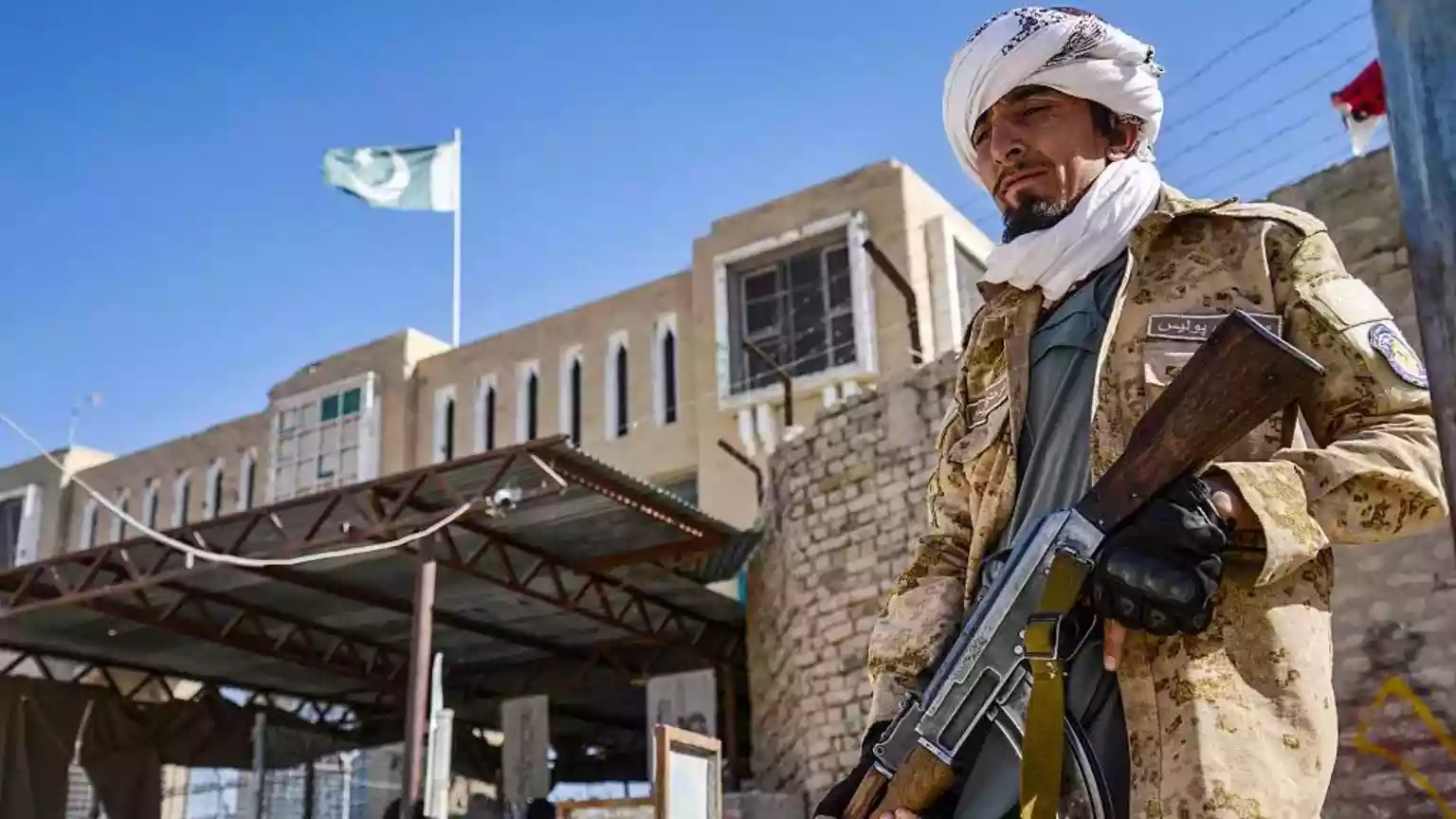 Deadly border fighting breaks out between Pakistan and Afghanistan