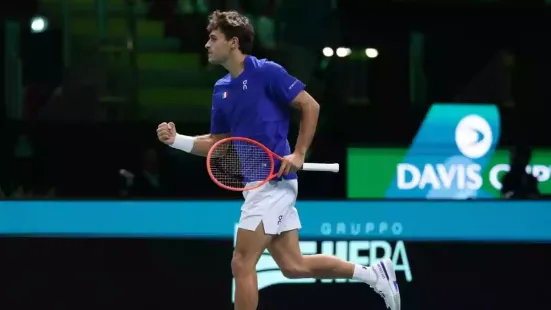 Italy remained in their pursuit of a third consecutive Davis Cup title with a decisive win over Austria in Bologna on Wednesday, setting up a semi-final clash