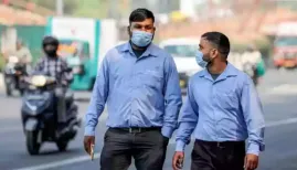 <strong>Delhi AQI: </strong>Despite recording a slight improvement from the average AQI recorded on Friday, a layer of smog continued to cover