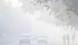 New Delhi remained under a thick smog layer on Thursday as the AQI hit 399 in the “very poor” category, while hotspots like Moti Bagh and Punjabi