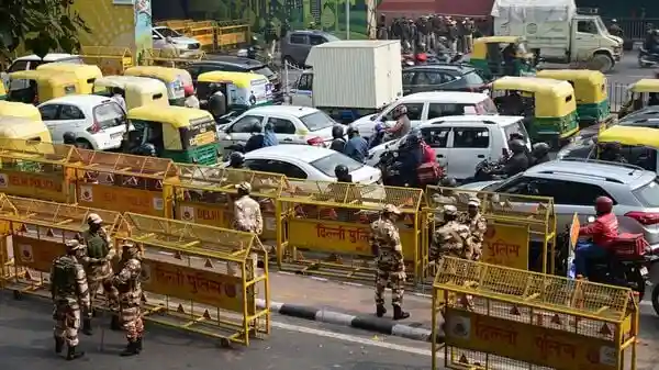 Delhi Traffic Police issued a traffic advisory in view of Beating Retreat ceremony full dress rehearsal today around Vijay Chowk. The traffic restrictions on