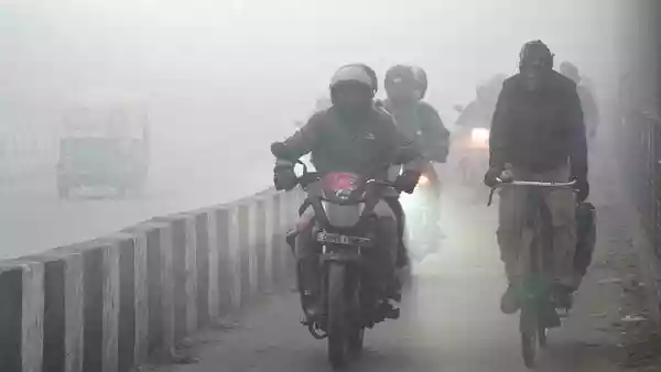 The national capital choked on poor air quality and toxic smog early on Saturday, 20 December, as the Central Pollution Control Board (CPCB) recorded Air