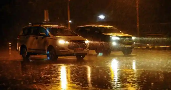 Delhi rains: Strong winds and rain showers bring a pleasant change in Delhi’s weather. The maximum temperature, which was expected to hit 41°C today