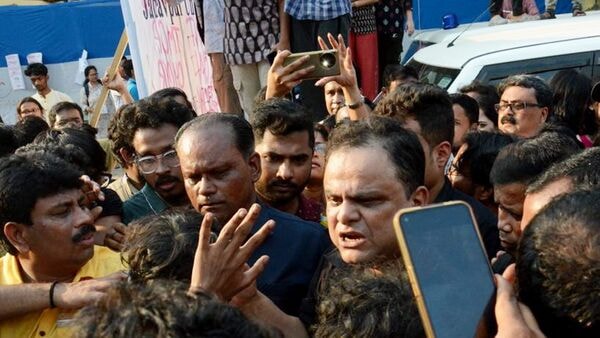 Delhi police, on Wednesday, detained an ex-JU student, who is currently pursuing PhD in Spain, alleging 'involvement' in attack on TMC minister Bratya Basu six months ago. A former student of Jadavpur University, Hindol Mazumdar was detained following a lookout circular issued against him for his alleged involvement in the attack on the convoy of education minister Bratya Basu at the Jadavpur University campus in Kolkata in March this year.