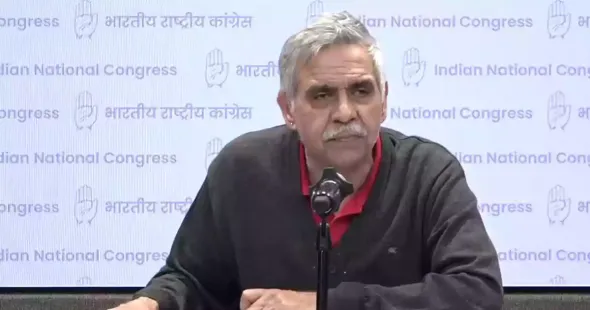 The Congress on Saturday said that Delhi's escalating air pollution was like “slow poison” and that the government must be held accountable on the