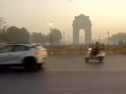 Delhi AQI today: As winter sets in, a thick layer of smog enveloped the national capital Delhi on Wednesday morning. The city's air quality remains in the