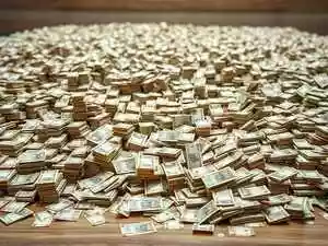 Delhi reported 4,586 economic offences in 2023, the highest among Union Territories, averaging nearly 88 new cases weekly. Cheating and fraud accounted for 93% of these crimes, which spanned from minor scams to high-value frauds exceeding Rs 100 crore. The city also grappled with a high pendency rate of over 80% in investigations.