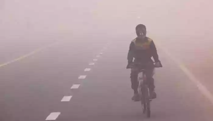 <strong>Delhi AQI Alert: </strong>The Delhi government announced that classes for grades 6 and above will continue as per the previously issued