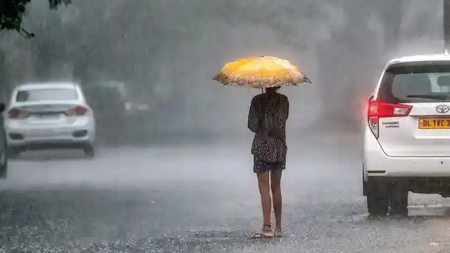 <strong>Delhi weather update: </strong>The IMD issued Orange and Yellow alerts for Delhi today as heavy rain, thunderstorms
