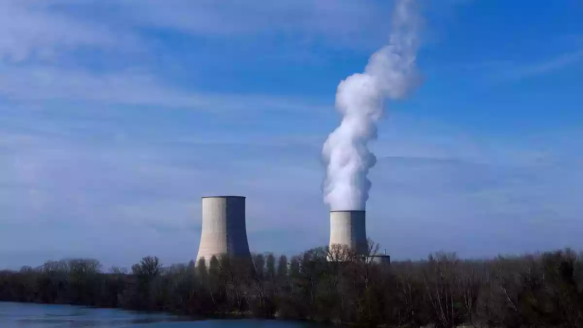 Deliberations within the government continue on bringing in new legislation to allow the private sector to operate nuclear plants in India, with questions regarding management of nuclear waste and determining if private players can conduct core research into nuclear technologies still being ironed out.Deliberations within the government continue on bringing in new legislation to allow the private sector to operate nuclear plants in India, with questions regarding management of nuclear waste and determining if private players can conduct core research into nuclear technologies still being ironed out.Drafts of the proposed new bill were still being deliberated upon by an intergovernmental committee of experts as well as the Law Ministry though there was a “good chance” of it being introduced in the forthcoming Winter Session of Parliament, an official privy to the proceedings told The Hindu on condition of anonymity.Currently, only the Nuclear Power Corporation of India Limited (NPCIL), Bhartiya Nabhikiya Vidyut Nigam Limited (BHAVINI) and NPCIL-NTPC joint venture Anushakti Vidhyut Nigam Limited (ASHVINI) can build and operate nuclear power plants in the country.