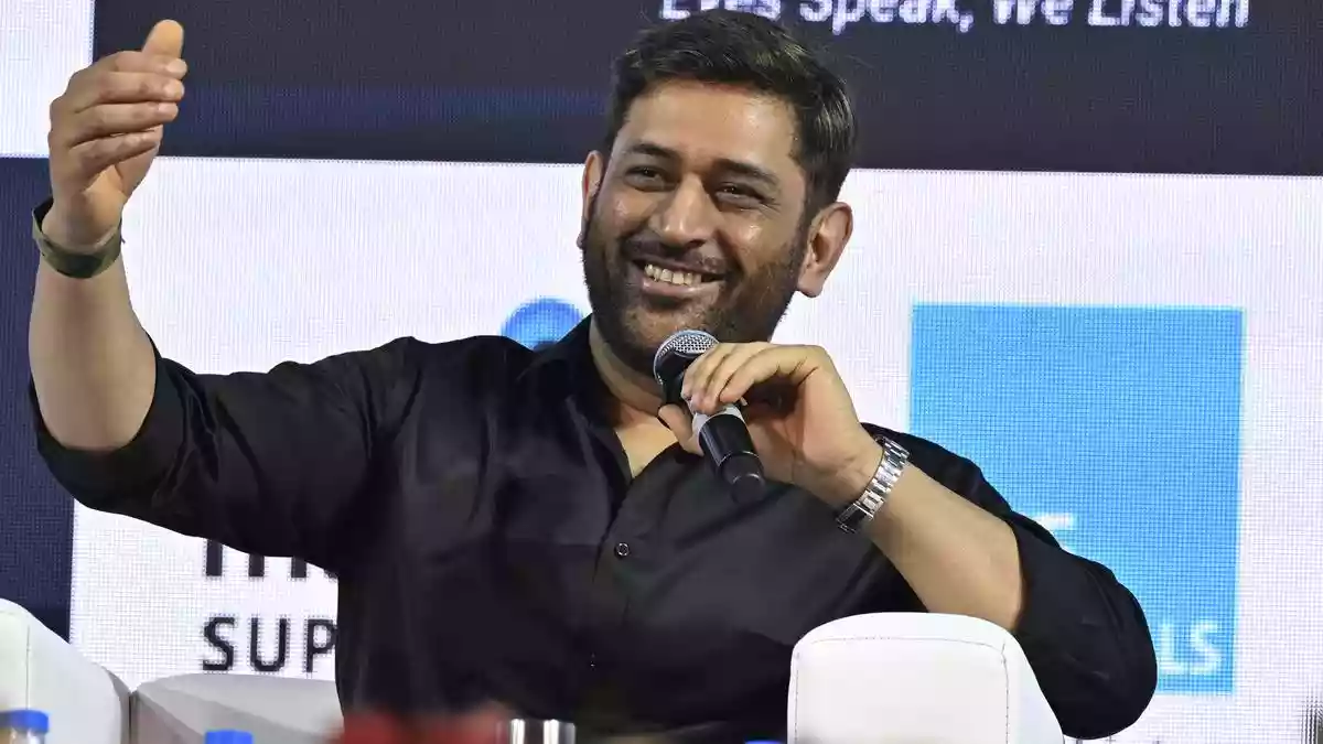 Dhoni calls cricket commentary ‘very difficult’