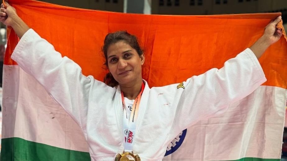 <h4>'Didn't agree with the decision': Suchika Tariyal explains her controversial MMA semifinal</h4><h4>Singapore's Teo beat the Indian