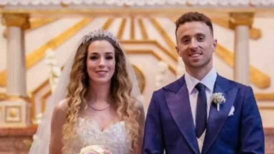 Diogo Jota, a Portuguese football player, died in a terrible car crash near Zamora early this morning. He is survived by his wife Rute Cardos. Diogo Jota, Liverpool's Portuguese forward, died in a terrible car crash near Zamora, Sapin early this morning. He is survived by his wife Rute Cardos, who had shared an emotional video of their wedding just hours before the tragic accident. The couple, which fell in love as teenagers, tied the knot on June 22, and celebrated the special day with their kids.
