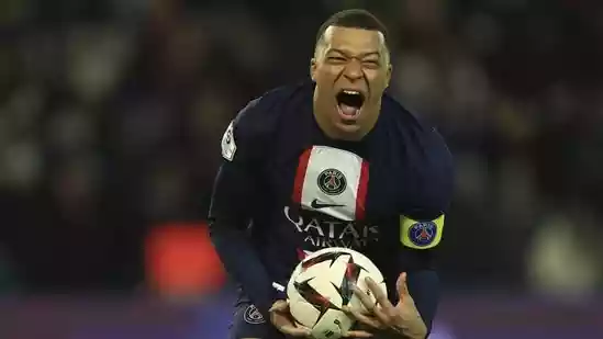 The long-brewing rupture between Kylian Mbappé and Paris Saint-Germain spilled fully into public view on Monday as their dispute arrived at the French