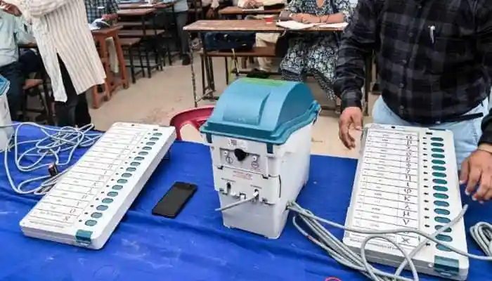 District Election Officers (DEOs) of all 18 districts going to polls in the first phase of the Bihar Assembly elections have completed the first randomisation of Electronic Voting Machines (EVMs) and Voter Verified Paper Audit Trail (VVPAT) units, the Election Commission of India (ECI) said.District Election Officers (DEOs) of all 18 districts going to polls in the first phase of the Bihar Assembly elections have completed the first randomisation of Electronic Voting Machines (EVMs) and Voter Verified Paper Audit Trail (VVPAT) units, the Election Commission of India (ECI) said.District Election Officers (DEOs) of all 18 districts going to polls in the first phase of the Bihar Assembly elections have completed the first randomisation of Electronic Voting Machines (EVMs) and Voter Verified Paper Audit Trail (VVPAT) units, the Election Commission of India (ECI) said on Monday.“The District Election Officers (DEOs) of all 18 districts of Bihar going to elections in Phase-I have completed the first randomisation of EVM-VVPATs, which passed the First Level Checking (FLC) on October 11, 2025 (Saturday),” the poll body said in a statement.