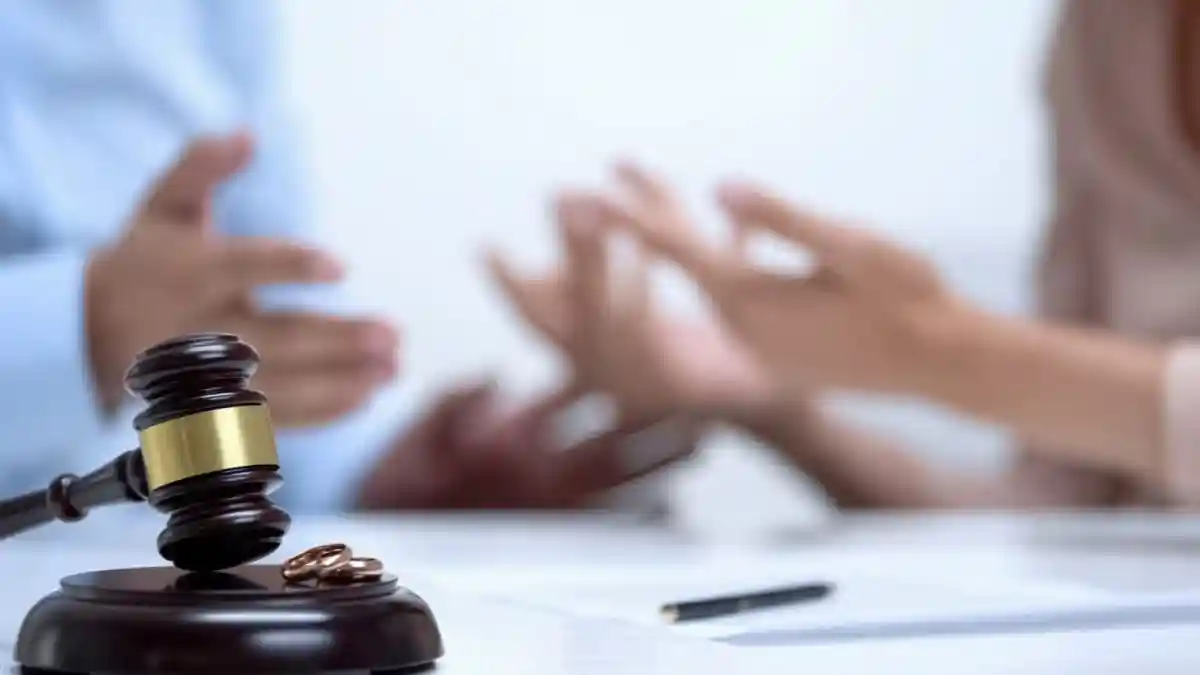 A woman shared a post detailing an unexpected romantic moment with a man she met through friends, while she was in the middle of a divorce