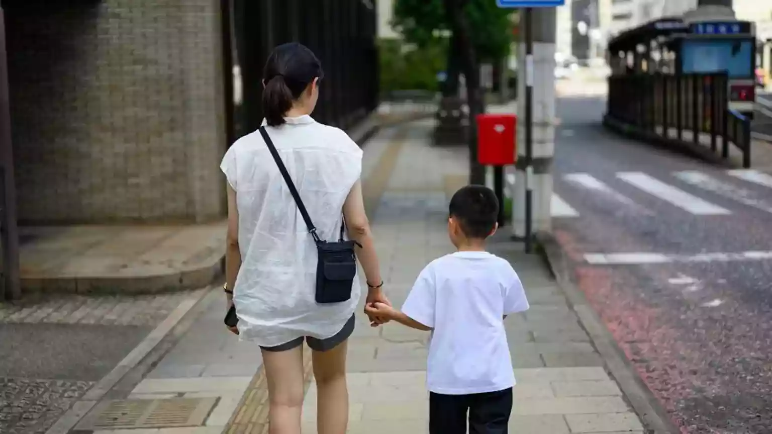 Divorced couples in Japan are now allowed to share custody of their children, after a landmark revision to Japan's Civil Code took effect on Wednesday