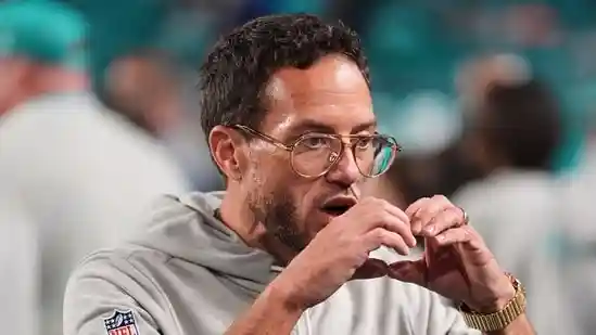 Dolphins coach Mike McDaniel's angry moment against Ravens - Watch