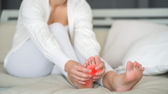 Don't take chronic foot pain casually as the reasons may signal underlying health issues and when left untreated can worsen health. Your feet quietly shape your day, even without your notice, silently supporting you. Often, foot pain may be brushed aside, but it can signify a range of underlying conditions, both health-related and lifestyle habits that may be harming you on a daily basis. Dr Garima Gupta, Senior Consultant at Nivaan Care, shared with HT Lifestyle how chronic foot pain in women can impact everything from posture and pelvic health to hormonal balance, making it important to prioritise foot pain.