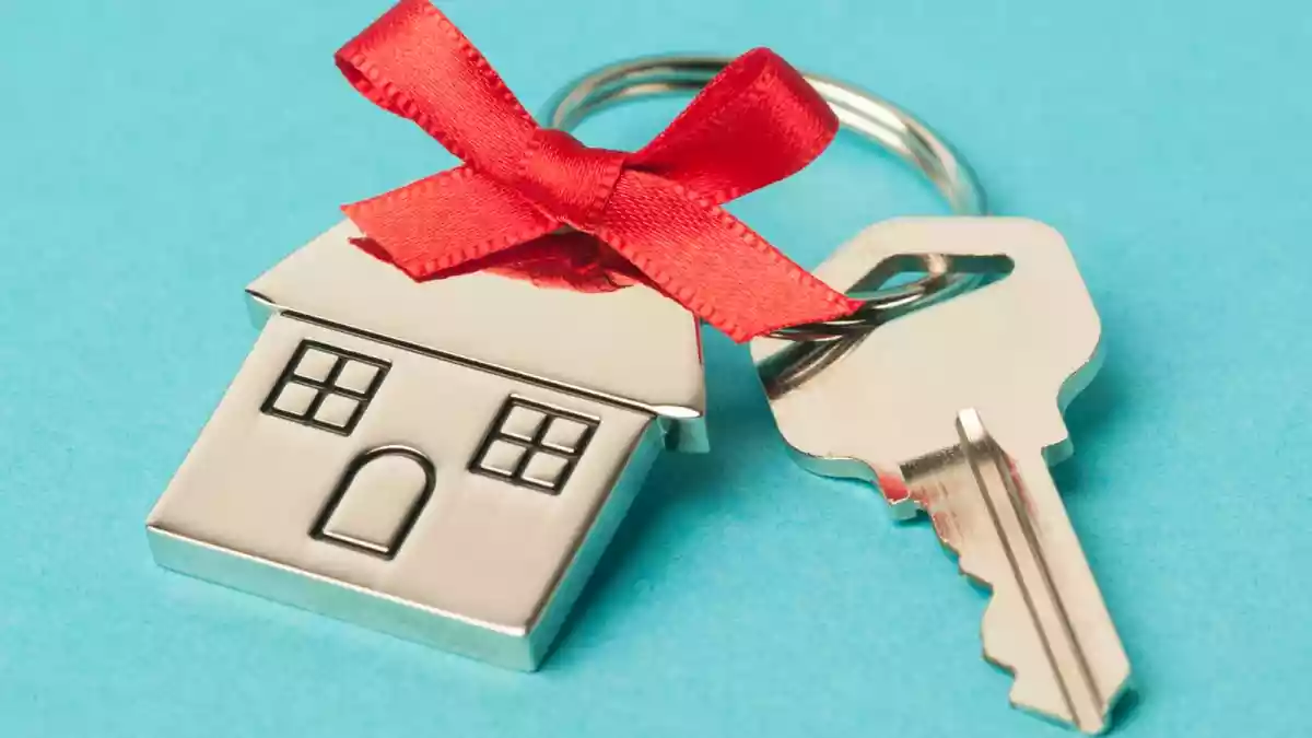 A dual-income techie has gone viral online after opening up about their fears of buying a Rs 1.7 crore flat at a time when layoffs and hiring slowdowns