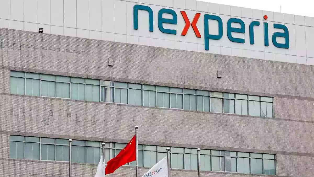 Dutch chipmaker Nexperia, whose supply chain was broken up when the Dutch government took over the company in September, urged its Chinese units in an open