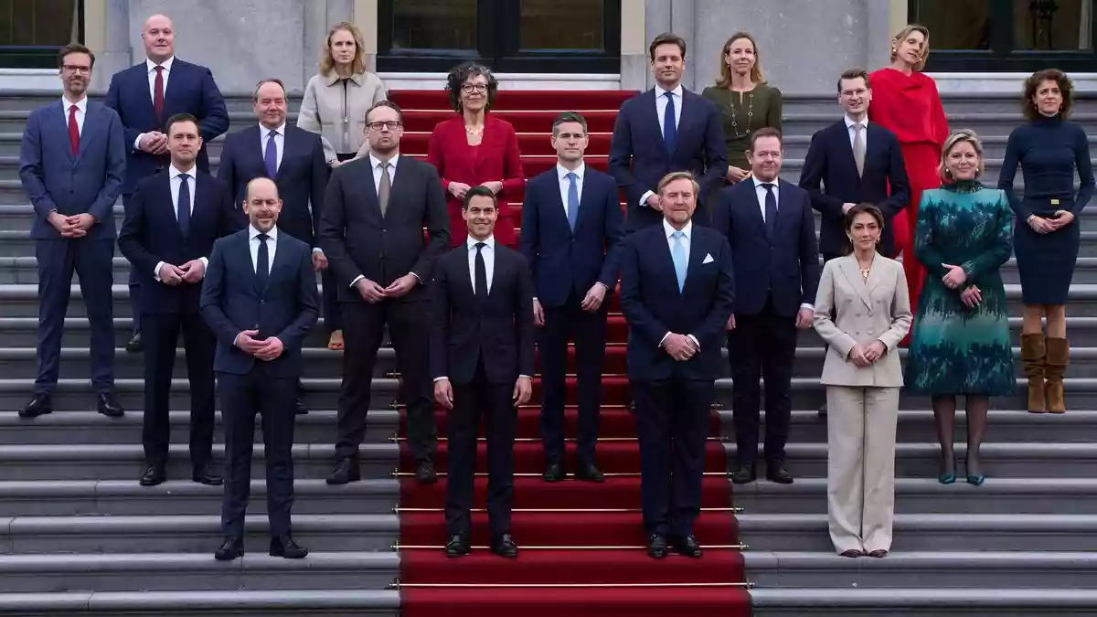 Dutch King Willem-Alexander has sworn in a new minority Dutch coalition government led by the Netherlands' youngest-ever Prime Minister