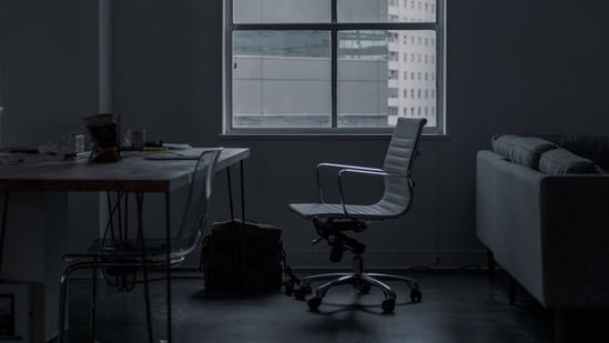 Edward Jones, the financial services firm headquartered in St. Louis County, has planned to carry out layoffs as part of a companywide restructuring effort. The company says on its website that it has “consistently” been ranked “among the best companies to work for by FORTUNE magazine, and our employees tend to stay with us for years.”