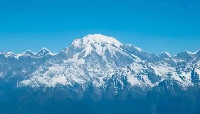 Eighteen soldiers against 7,042 meters of frozen hell: The Tricolor now flies where no flag has ever flown before. Mount Kangto, the unconquerable