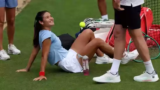 Emma Raducanu withdraws with leg injury on eve of Wimbledon