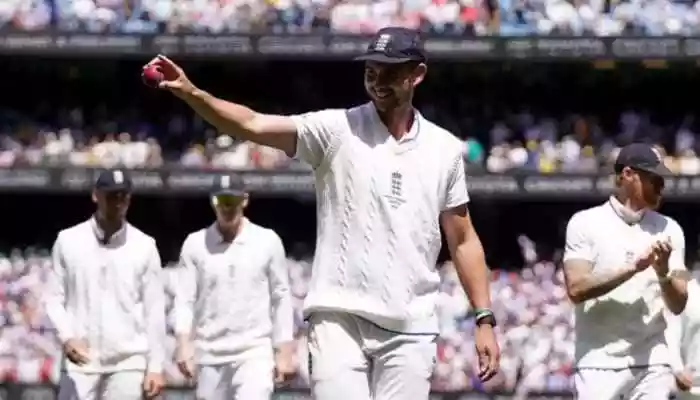 Eng's Star Bowler Reveals Career Doubts After Leading England to Historic MCG