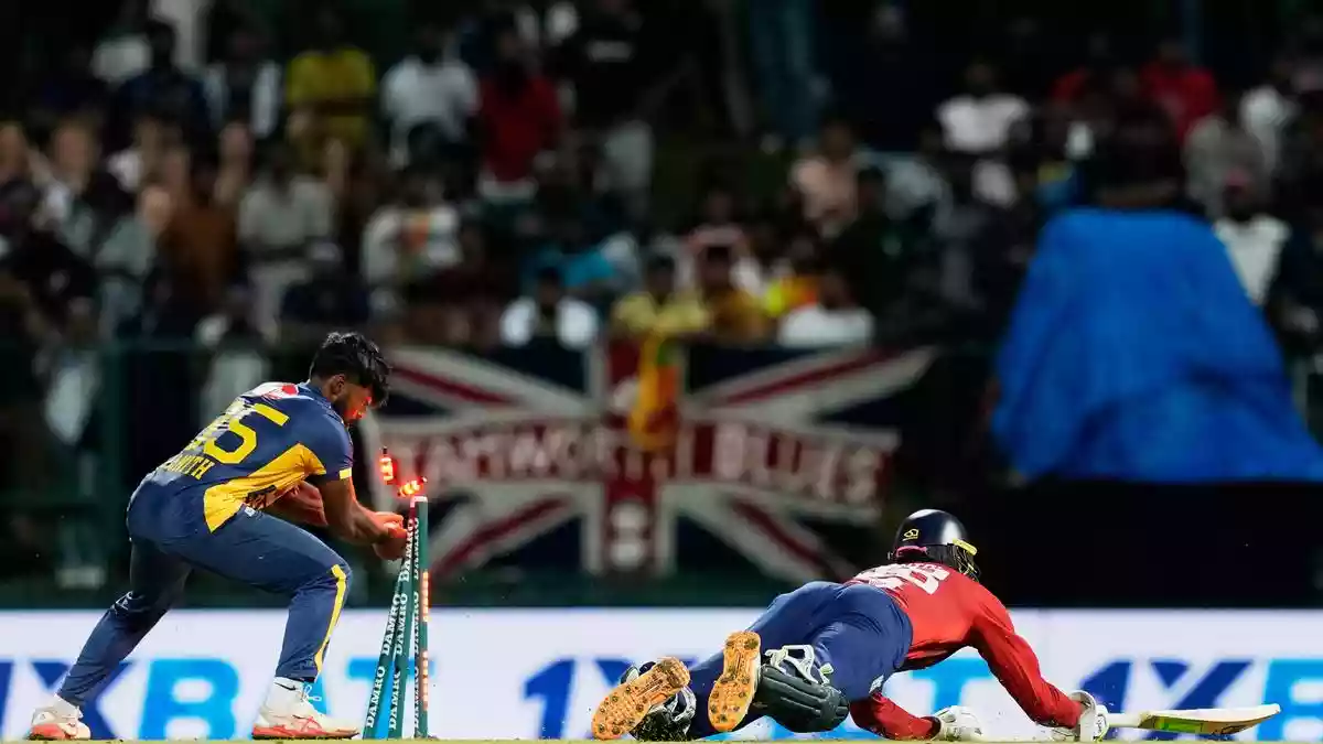 Tom Banton hit 54 not out off 33 balls and England won the second T20 against Sri Lanka by six wickets with two balls remaining under the DLS method to clinch
