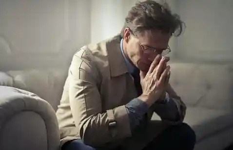 An entrepreneur posted on Reddit about earning ₹4.1 lakh a month but still feeling unsatisfied and empty. This sparked many replies from others with high